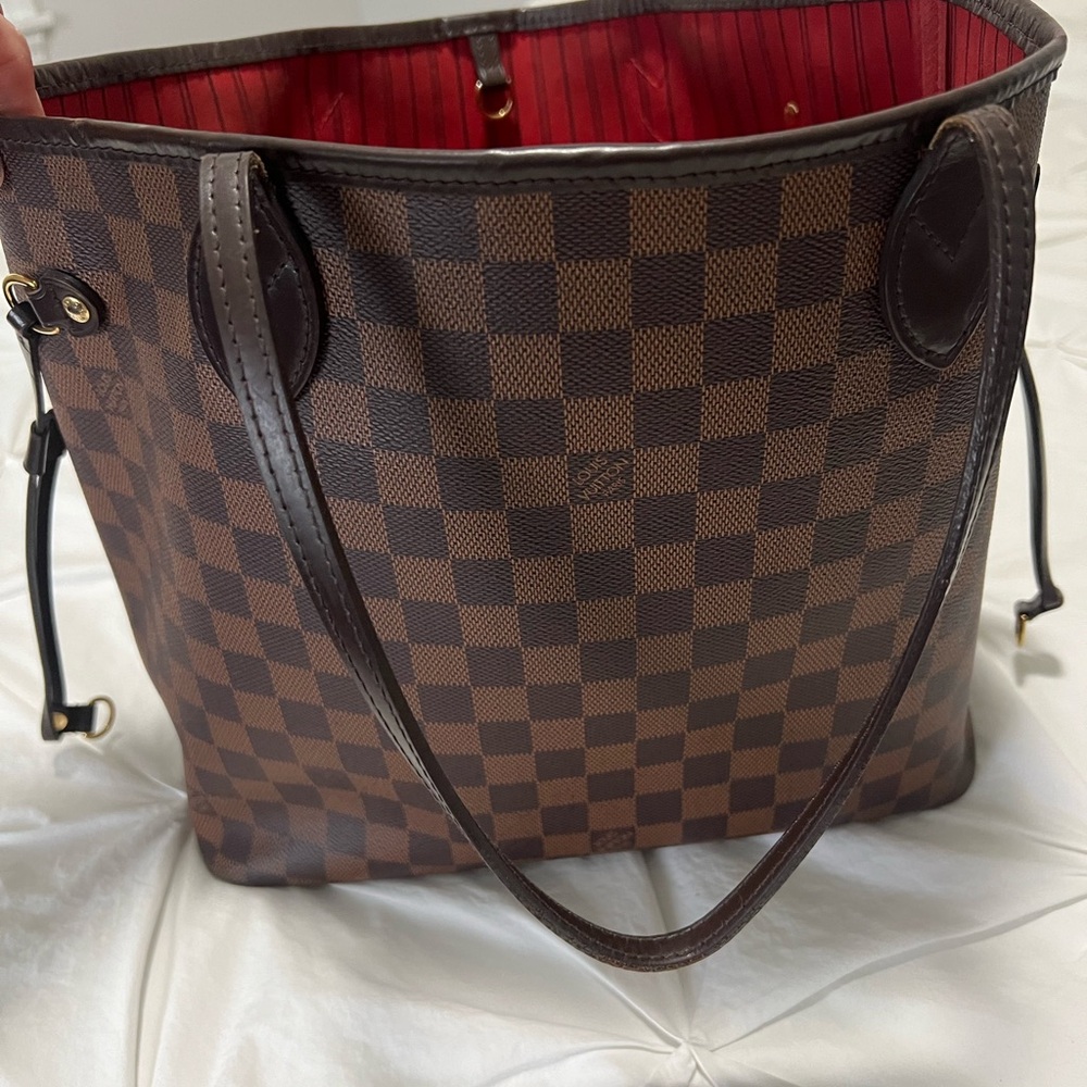 Louis Vuitton Neverfull MM - Picture 8 of 11